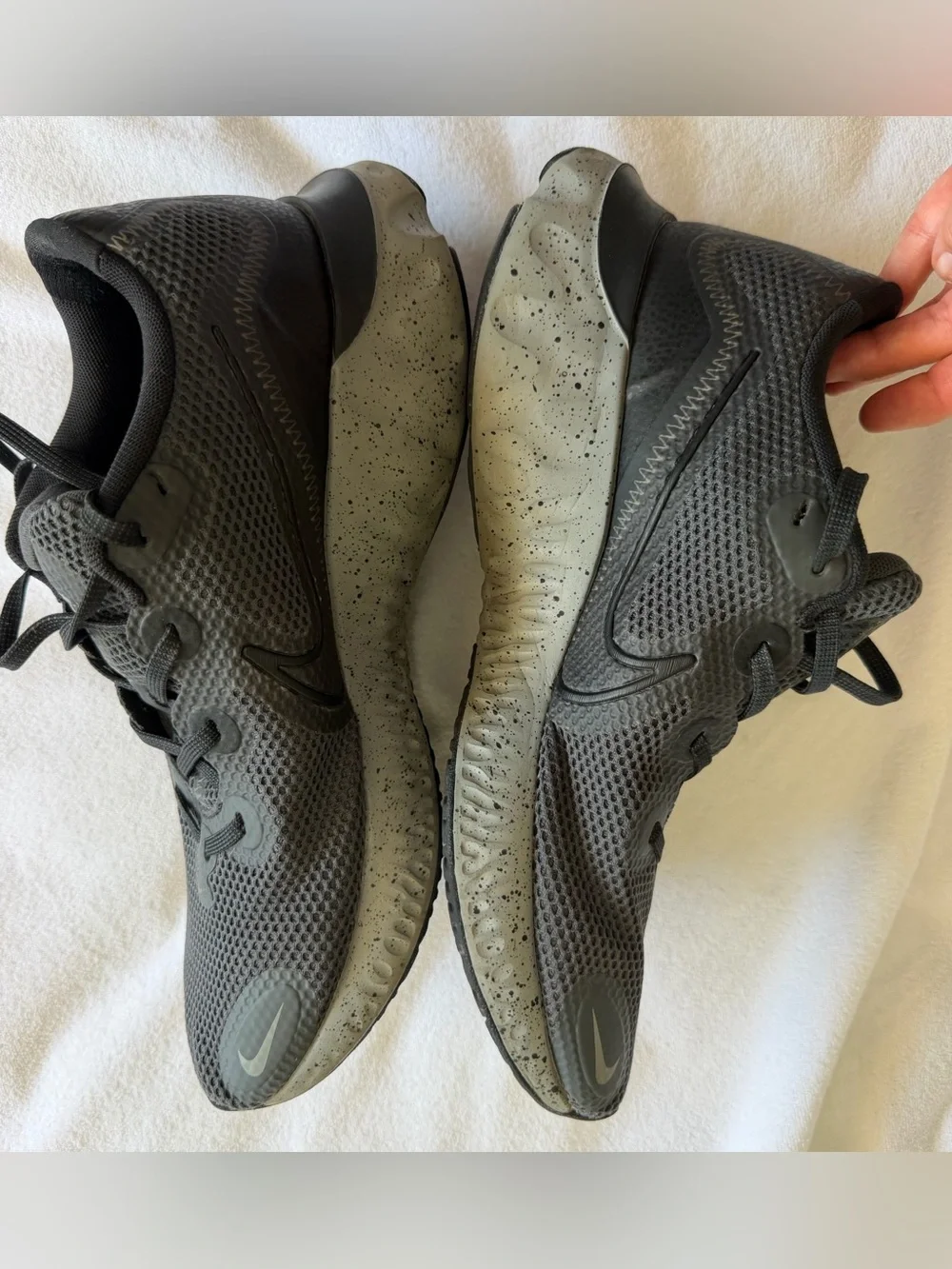 Nike Renew Run Men’s Size 11 Gray Black Running Shoes CZ9263-001